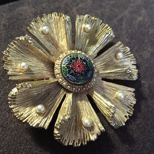 Gold plated flower pin with faux pearls